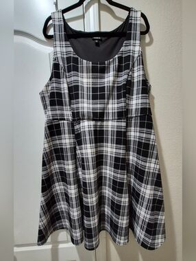 Torrid Black & White Plaid Skater Dress | Size 2 | Fit & Flare Super cut EUC
